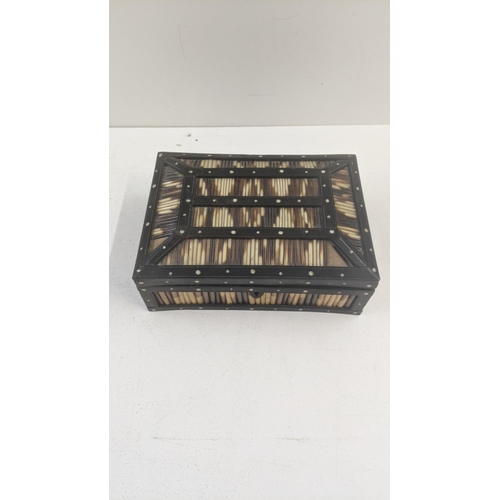 87 - A 19th century porcupine quill box 21cm x 15.5cm Location:RWB
If there is no condition report shown,... 