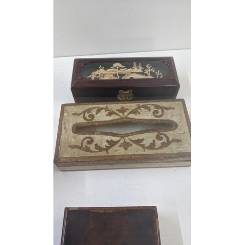 89 - 19th century and later items to include a Victorian snuff box decorated with horses, a matchbox case... 