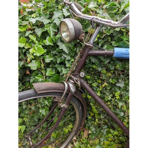 135 - A Rudge Whitworth bicycle circa 1950 with Brooks leather saddle Location:DH
If there is no condition... 