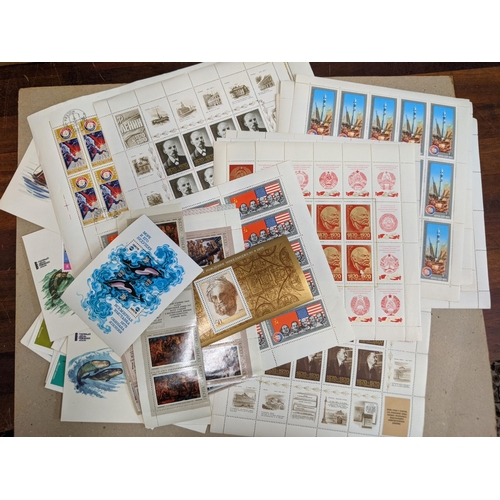 203 - A collection of stamps, mainly loose, some mounted in albums to include primarily Russian 20th centu... 