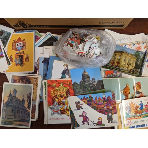 203 - A collection of stamps, mainly loose, some mounted in albums to include primarily Russian 20th centu... 