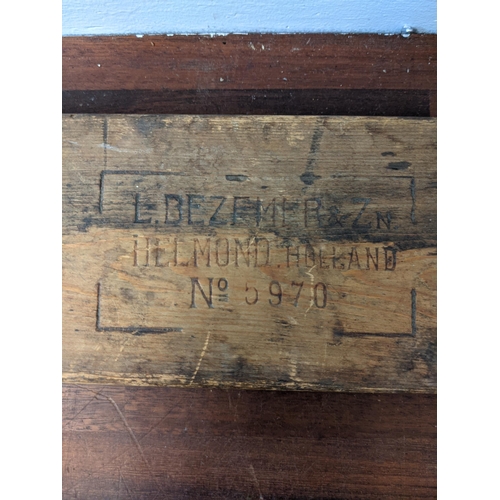 269 - A pine cigar mould marked L Bezermer & Zn Helmond, Holland, no 5970
Location: BWR
If there is no con... 