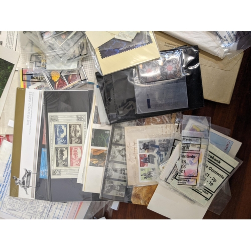 270 - ***THIS LOT HAS BEEN WITHDRAWN**
Assorted world stamps, to include examples from Poland, Mongolia, A... 