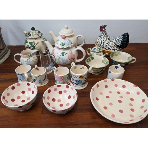 395 - A mixture of Emma Bridgewater tea ware items to include some pink polka dot items, pink roses patter... 