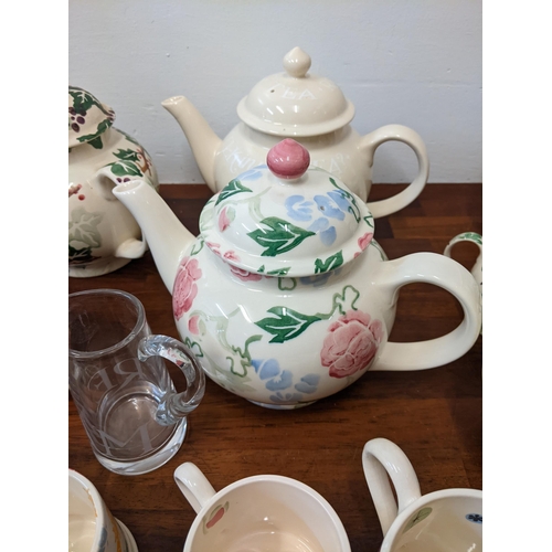 395 - A mixture of Emma Bridgewater tea ware items to include some pink polka dot items, pink roses patter... 