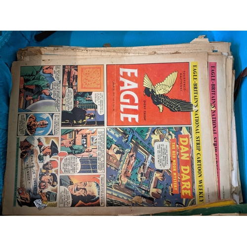 415 - A collection of annuals and magazines to include Eagle annuals '2' and '6', Mickey Mouse and the Uni... 