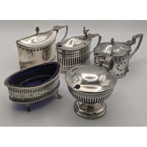 54 - Silver to include a group of pierced mustard pots and a salt's all with blue glass liners, total wei... 