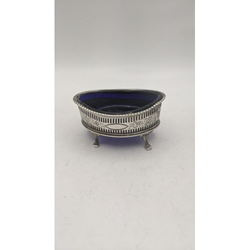 54 - Silver to include a group of pierced mustard pots and a salt's all with blue glass liners, total wei... 