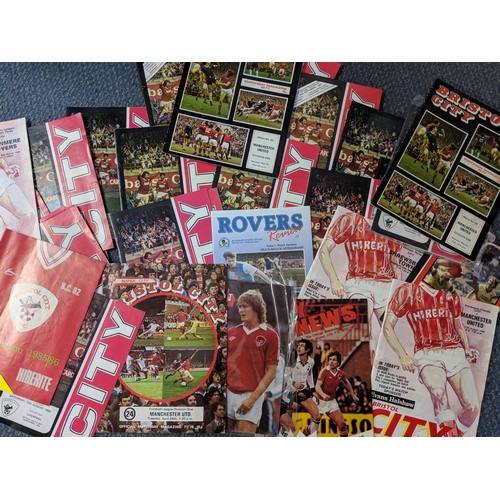 624 - A large collection of Manchester United football and others to include Southampton, West Ham, Port V... 