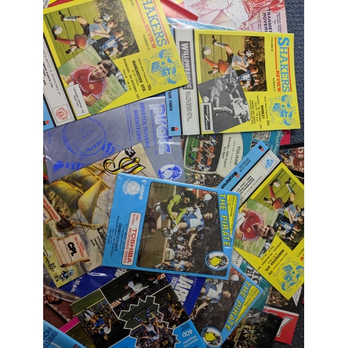 624 - A large collection of Manchester United football and others to include Southampton, West Ham, Port V... 