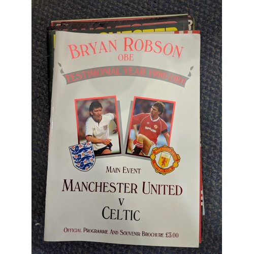 624 - A large collection of Manchester United football and others to include Southampton, West Ham, Port V... 