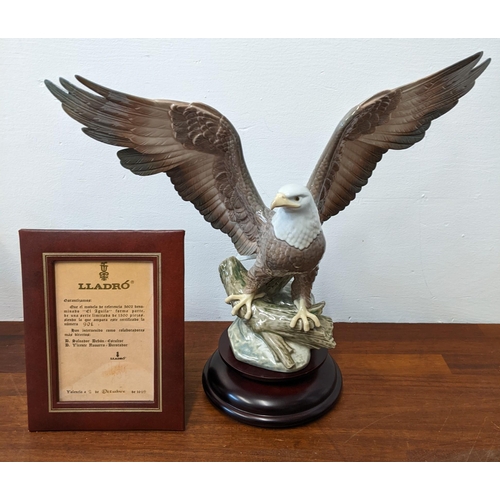 399 - A Lladro 'Eagle' sculpture on a plinth with its framed certificate in original box and packaging
Loc... 