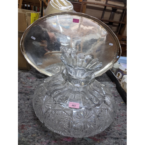 467 - An oval silver plated galleried tray, and a cut glass vase A/F Location: RAB
If there is no conditio... 