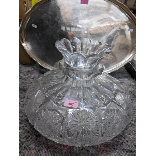 467 - An oval silver plated galleried tray, and a cut glass vase A/F Location: RAB
If there is no conditio... 