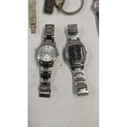 512 - A mixed lot of ladies and gents wristwatches to include Sekonda and Lorus and others together with t... 