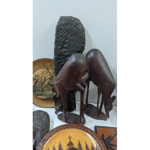 515 - Mixed treen items and collectables to include a set of coasters, wall hanging tribal masks and other... 