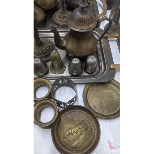 517 - A quantity of metalware to include silver plate and brass and other examples to include cutlery and ... 