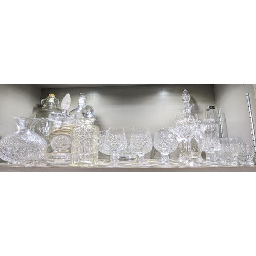 521 - Glassware to include a light and shade, glasses, wines and other items Location:2.1
If there is no c... 