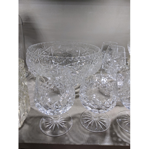 521 - Glassware to include a light and shade, glasses, wines and other items Location:2.1
If there is no c... 