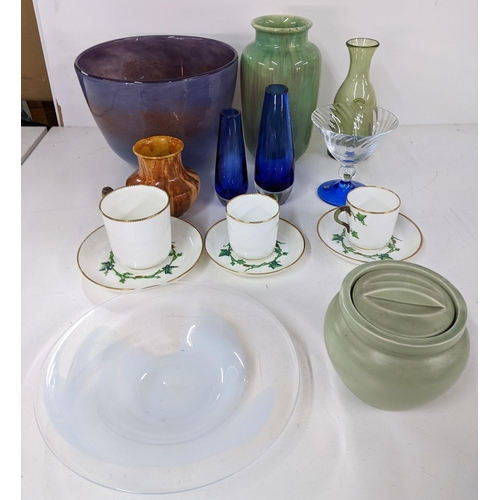 556 - A mixed lot of ceramics and glassware to include three Minton ivy cups and saucers, two Murano vases... 