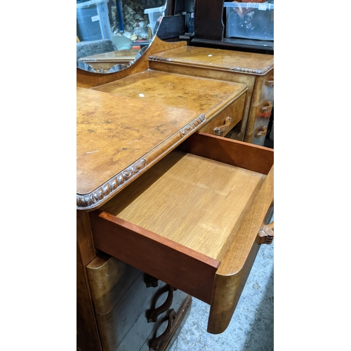 600 - A mid 20th century walnut twin pedestal dressing table with eleven drawers
Location:G
If there is no... 