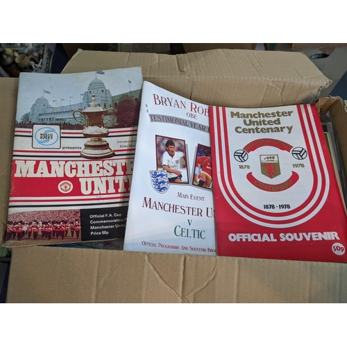 624 - A large collection of Manchester United football and others to include Southampton, West Ham, Port V... 