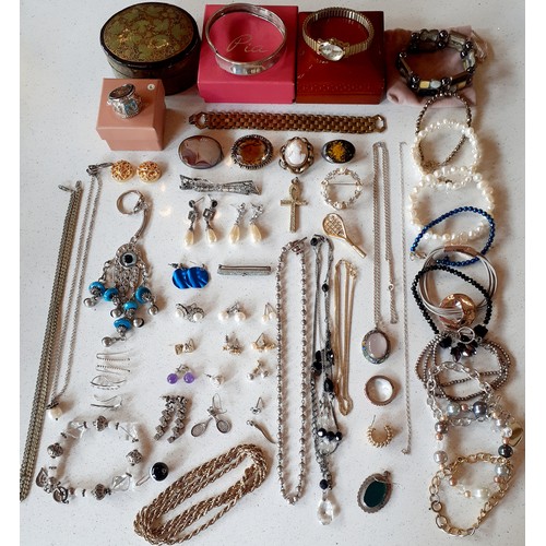 37 - A quantity of costume jewellery to include a string of turquoise stones with silver clasp, simulated... 