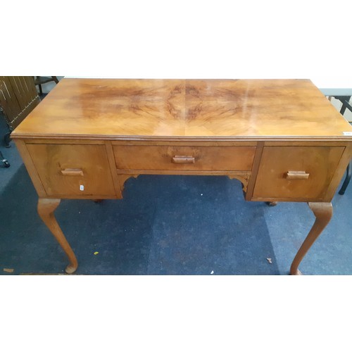 246 - A walnut side/dressing table having three drawers and four cabriole legs, 77cm h x 112cm w x 51cm d
... 