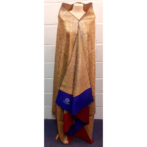 22 - An Emirates Kashmir Shawl Centre pure superior Indian Kashmiri shawl in gold and silver coloured met... 