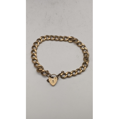 99 - A 9ct gold chain link bracelet with a heart shaped clasp, 10g
Location: CAB 6
If there is no conditi... 