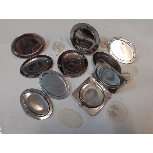 14 - Five 1920's-1940's Gwenda compacts to include 2 oval Art Deco  compacts and a foil backed example. L... 