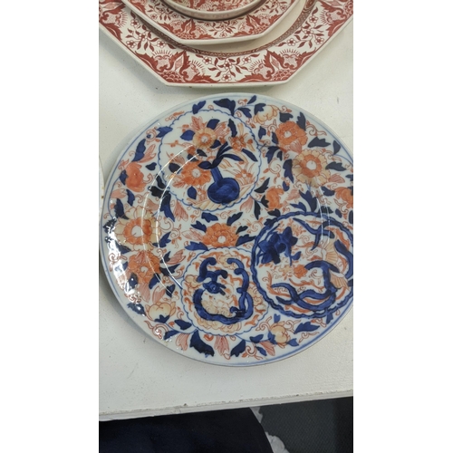 252 - Victorian and later ceramic plates to include a Majolica vine and fruit plate, a Japanese Imari plat... 