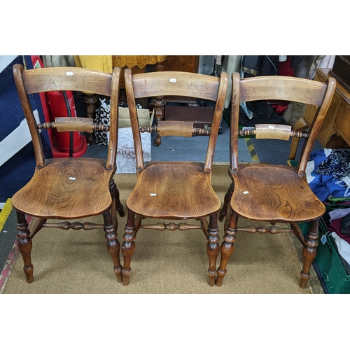 493 - A set of three 19th century elm seated bar back country chairs Location: RAB
If there is no conditio... 