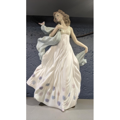 516 - Lladro figures to include Spring Splendor No 5898 and Summer Serenade No 6193, 33cm h
Location: 9:1
... 