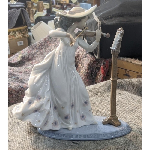 518 - Lladro - Beautiful Symphony depicting a lady playing the violin in front of a music stand No 6243, 2... 