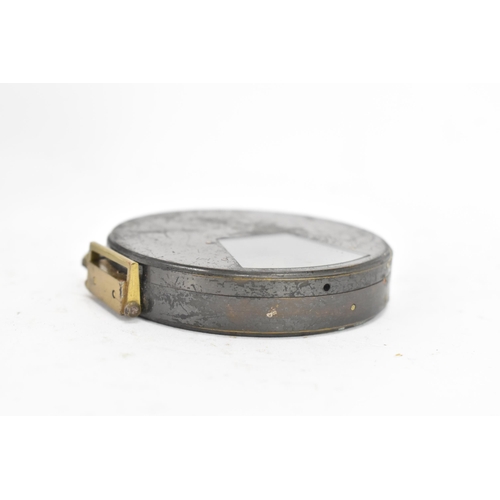 104 - An Edwardian British military issue drum clinometer by F.Barker & Son, No.3101, dated 1907, inscribe... 