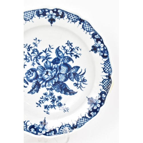 125 - An 18th century Worcester dish, Dr. Wall first period, circa 1770, decorated in blue and white in th... 