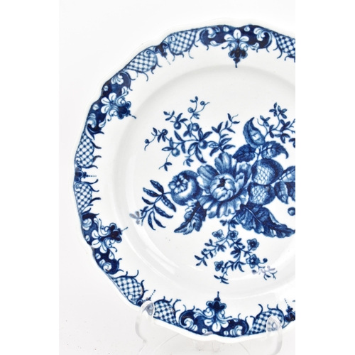 125 - An 18th century Worcester dish, Dr. Wall first period, circa 1770, decorated in blue and white in th... 