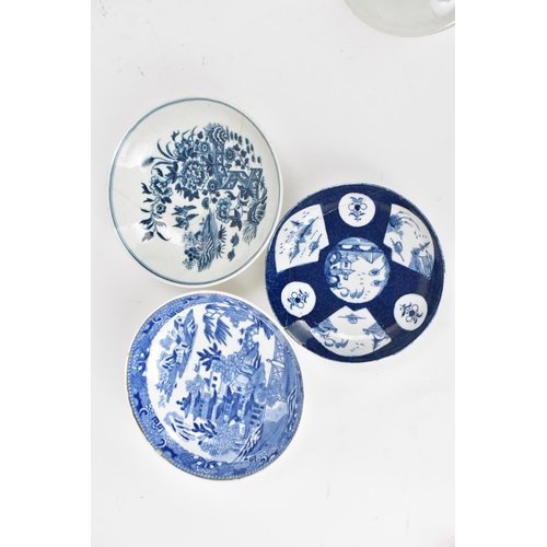 127 - A selection of mainly 18th century English porcelain to include a Worcester and Caughley blue and wh... 