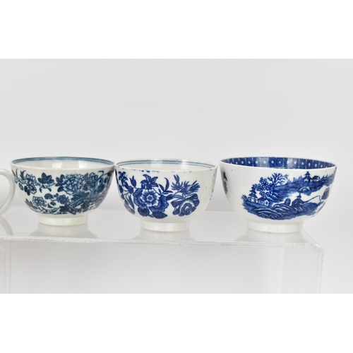 127 - A selection of mainly 18th century English porcelain to include a Worcester and Caughley blue and wh... 