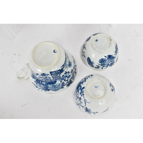 127 - A selection of mainly 18th century English porcelain to include a Worcester and Caughley blue and wh... 