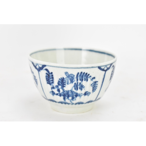 129 - An 18th century Worcester porcelain blue and white tea bowl and saucer in the Immortelle pattern, ci... 