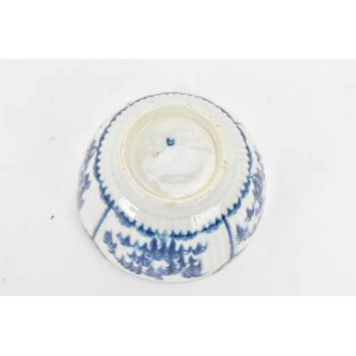 129 - An 18th century Worcester porcelain blue and white tea bowl and saucer in the Immortelle pattern, ci... 