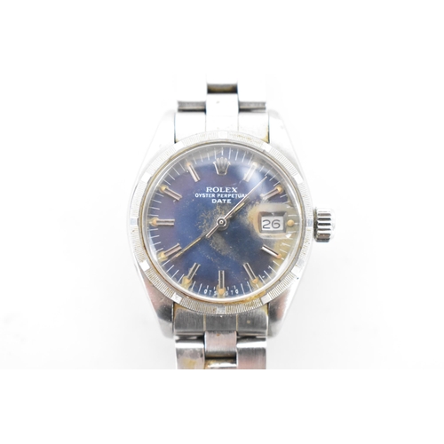 32 - A Rolex Oyster Perpetual Date, automatic, ladies, stainless stell wristwatch, circa 1981, having a b... 