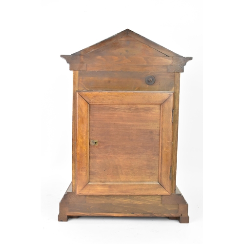 47 - A circa 1900 oak cased mantle clock, the case of architectural form with an arched top, dental mould... 