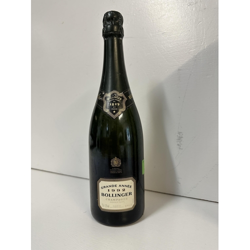 27 - A single bottle of Grande Annee 1992 Bollinger Champagne, 750l,  Location:
If there is no condition ... 