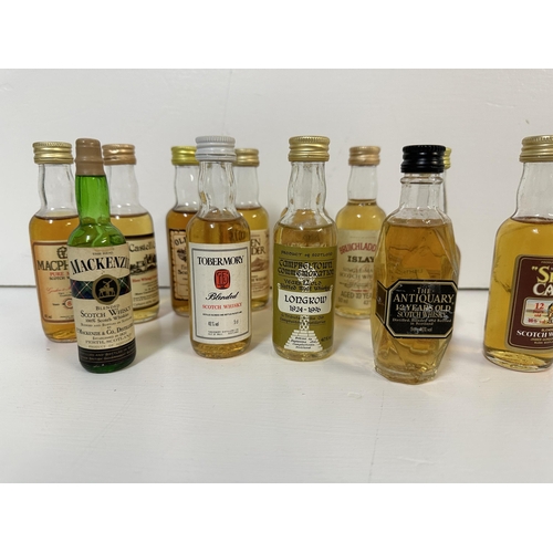 90 - A large collection of miniatures to include mainly Whisky,  Location: R3
If there is no condition re... 