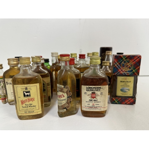 90 - A large collection of miniatures to include mainly Whisky,  Location: R3
If there is no condition re... 