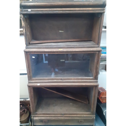 346 - An oak Globe Wernicke A/F having 4 compartments with glass missing to 2 compartments. Location:RWM