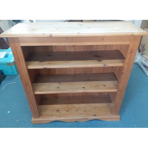 321 - A pine bookcase with 2 removable shelves, 93cm High x 95cm Wide x 33cm Deep. Location:A1B